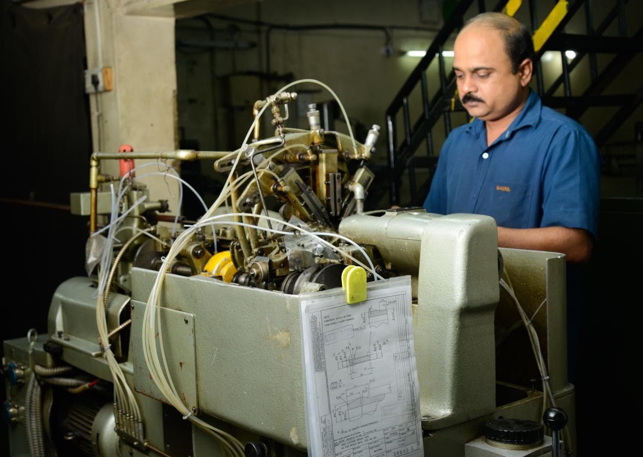 Swiss / German cam-operated sliding head machines